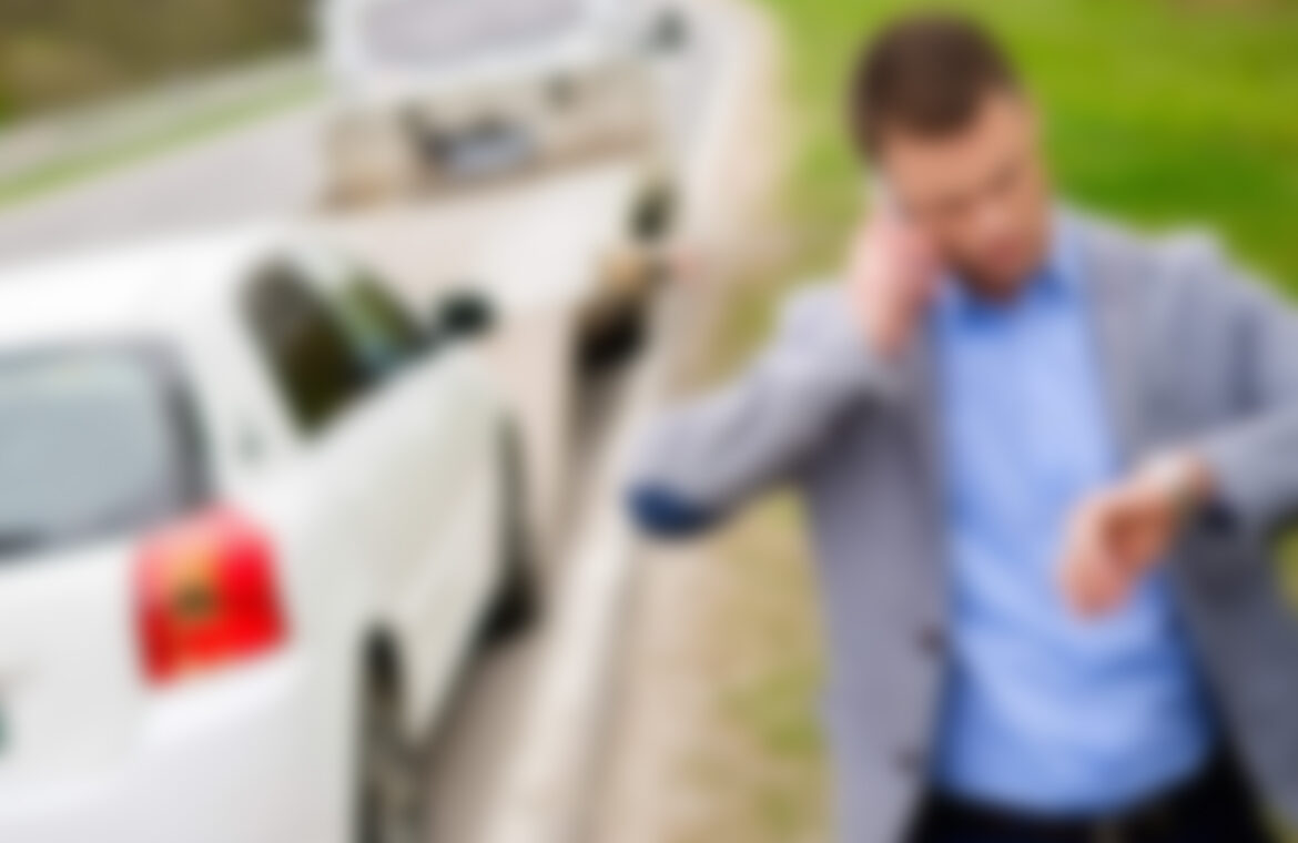 Yolda Lastiğiniz Patladığında Yapmanız Gerekenler: Profesyonel Yol Yardımının Önemi